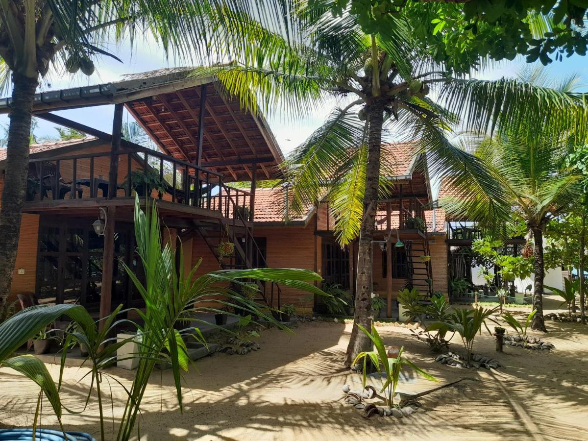 Golden Beach Chalets Baía de Arugam Exterior foto