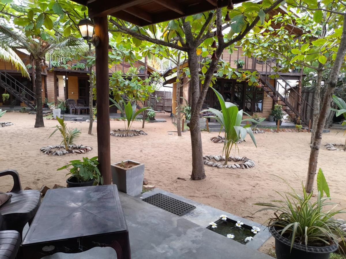Golden Beach Chalets Baía de Arugam Exterior foto