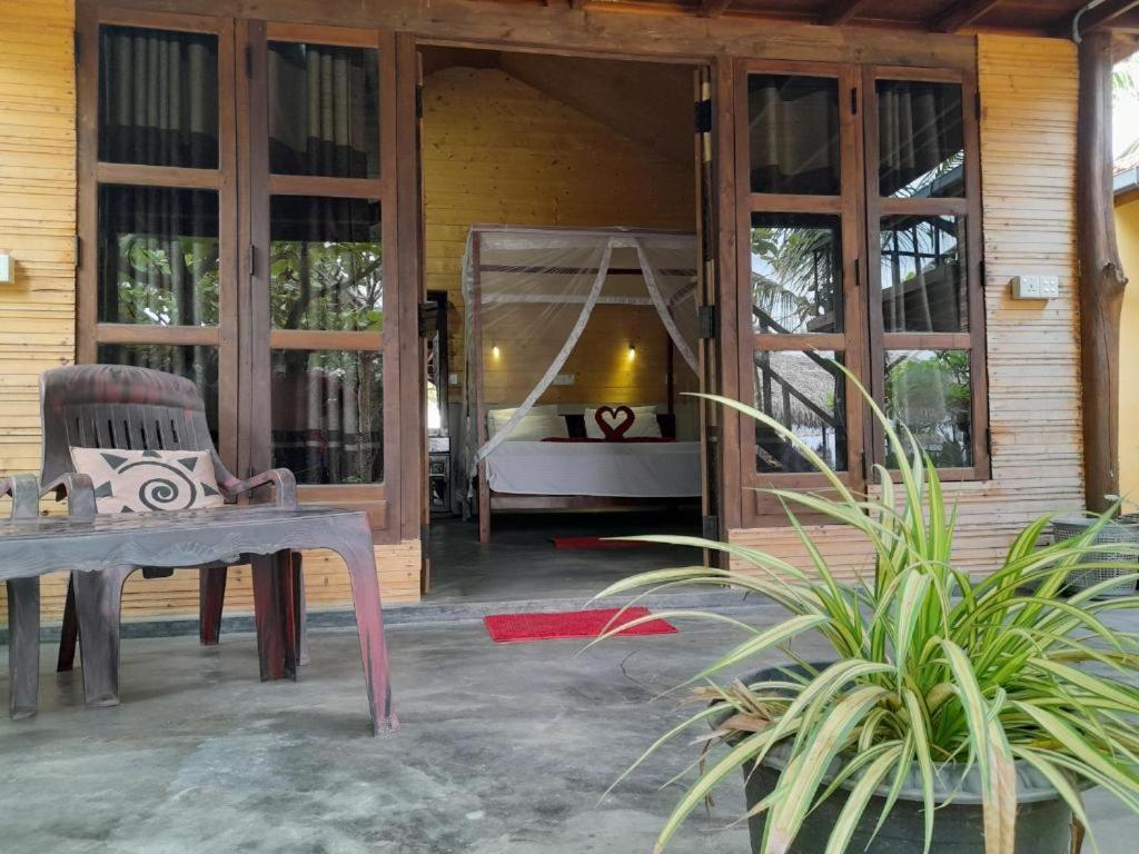 Golden Beach Chalets Baía de Arugam Exterior foto